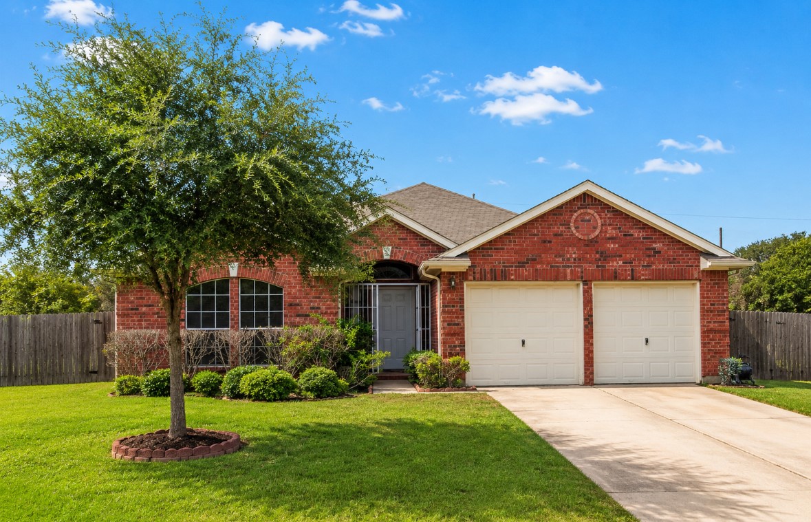 15154 Kingsbridge Way Houston, TX 77083 - Photo 2 of 12 Front of Home