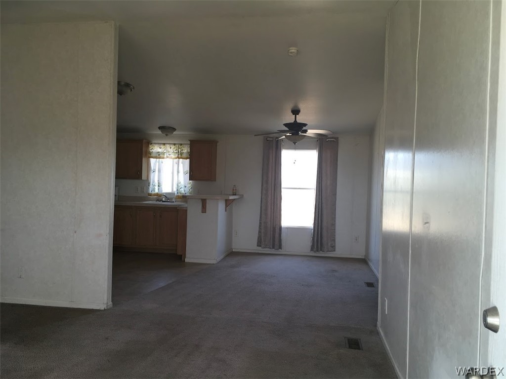 458 Heber Road Golden Valley, AZ 86413 - Photo 15 of 32 Dining area and breakfast bar.