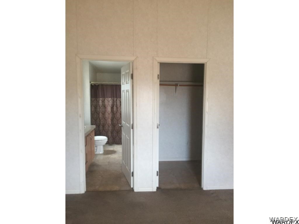 458 Heber Road Golden Valley, AZ 86413 - Photo 20 of 32 Master suite has walk in closet and spacious full bathroom.