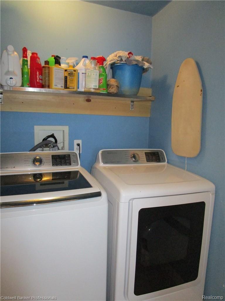 8405 Holcomb Road Clarkston, MI 48348 - Photo 38 of 52 SECOND FLOOR LAUNDRY ROOM