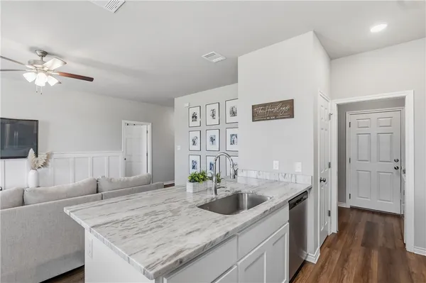$269,900 | 2420 Lightfoot Lane, Bryan, TX 77803