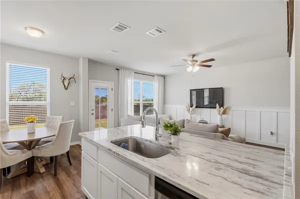 $269,900 | 2420 Lightfoot Lane, Bryan, TX 77803