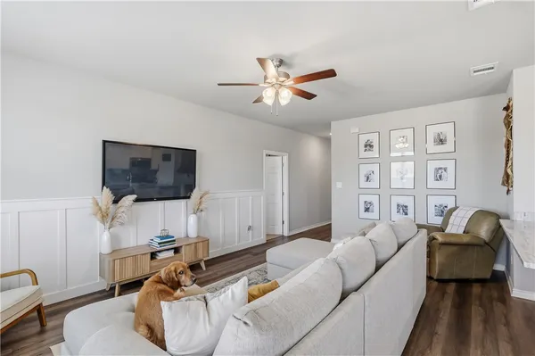 $269,900 | 2420 Lightfoot Lane, Bryan, TX 77803