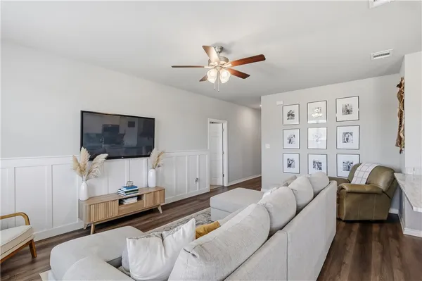 $269,900 | 2420 Lightfoot Lane, Bryan, TX 77803