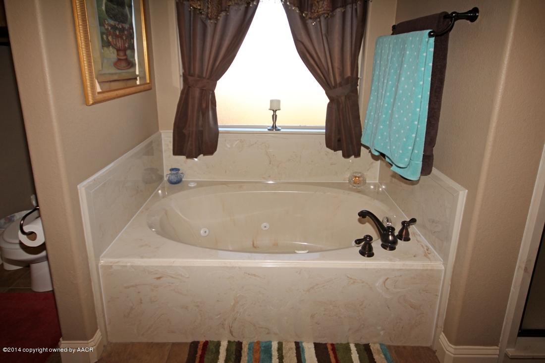 16650 Dove Prairie Road Canyon, TX 79015 - Photo 21 of 41 Master Bathtub