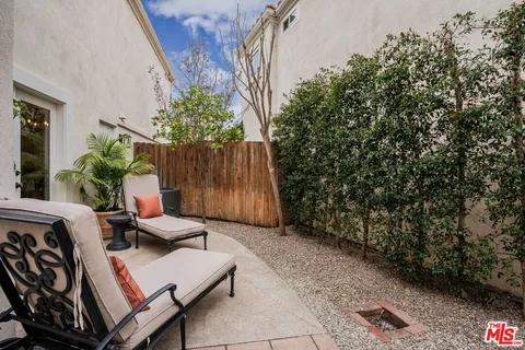 $1,095,000 | 4324 Willow Glen Street, Calabasas, CA 91302