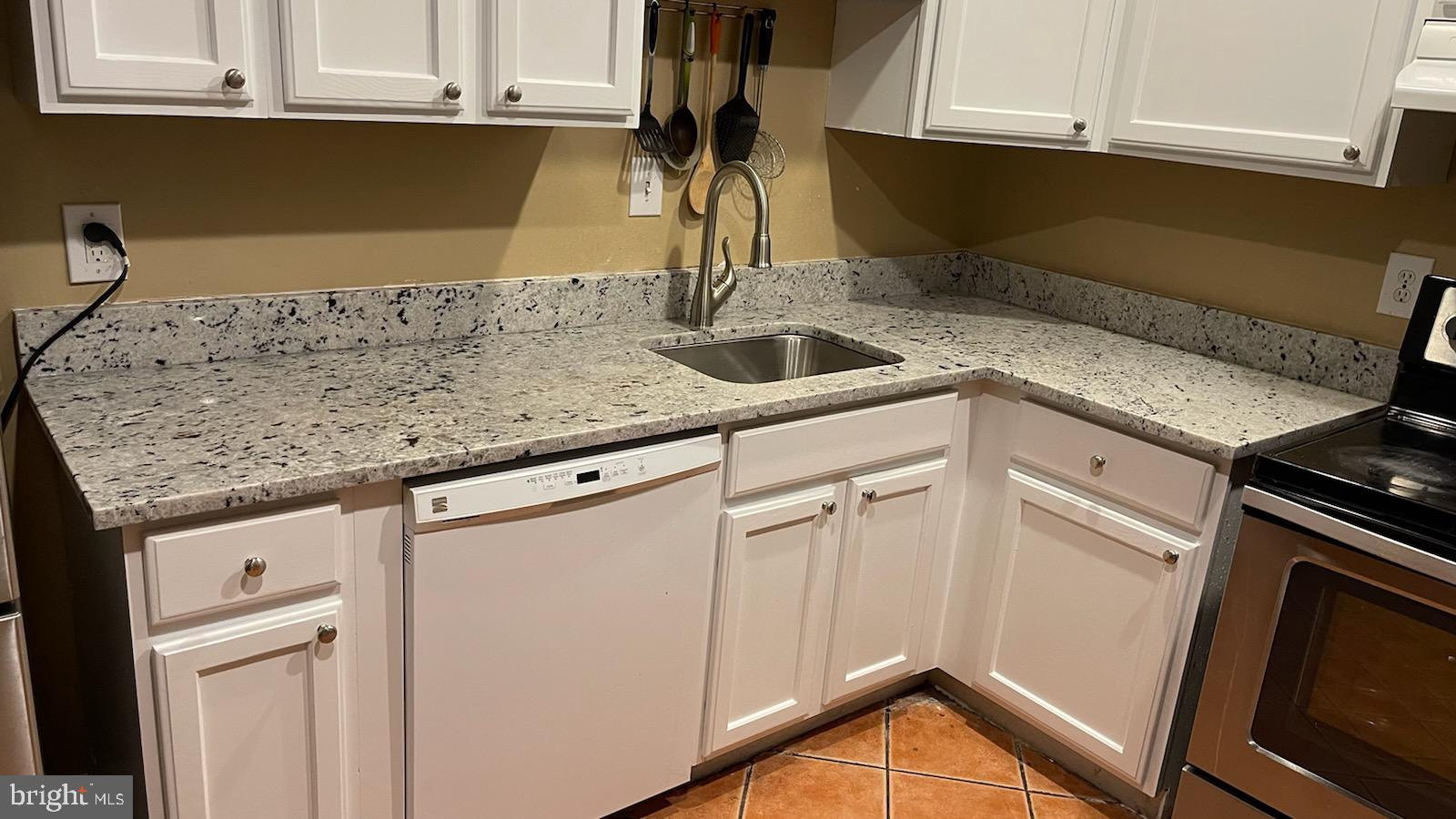 4144 Addison Road Fairfax, VA 22030 - Photo 5 of 14 New counter tops