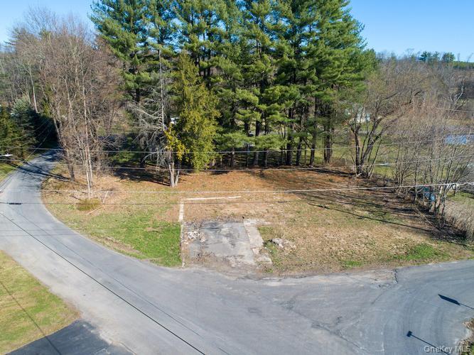 14 Johns Road Kerhonkson, NY 12446 - Photo 5 of 9 a view of yard with tree