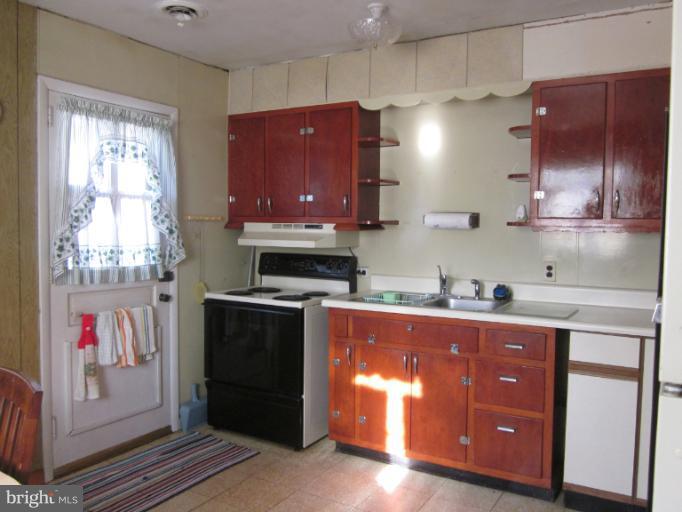43 Torque Way Middle River, MD 21220 - Photo 4 of 5 Kitchen