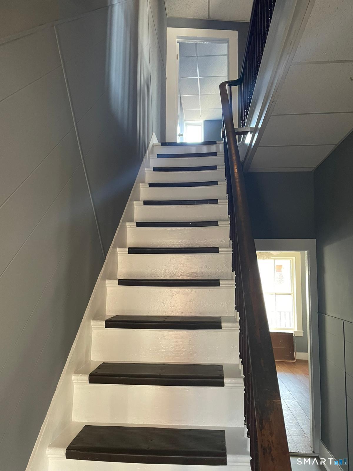 77 Chapman Street Putnam, CT 06260 - Photo 11 of 30