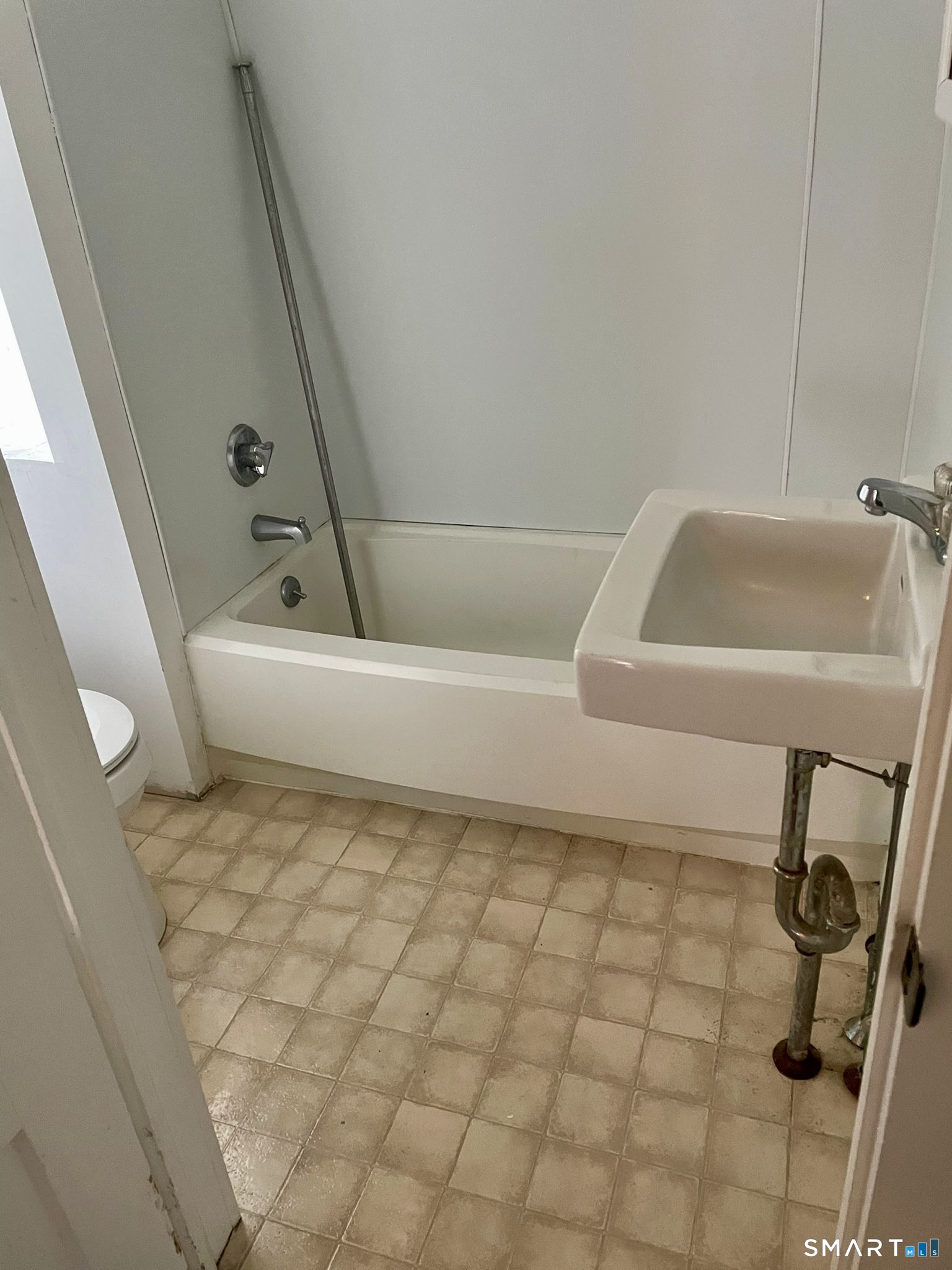 77 Chapman Street Putnam, CT 06260 - Photo 23 of 30