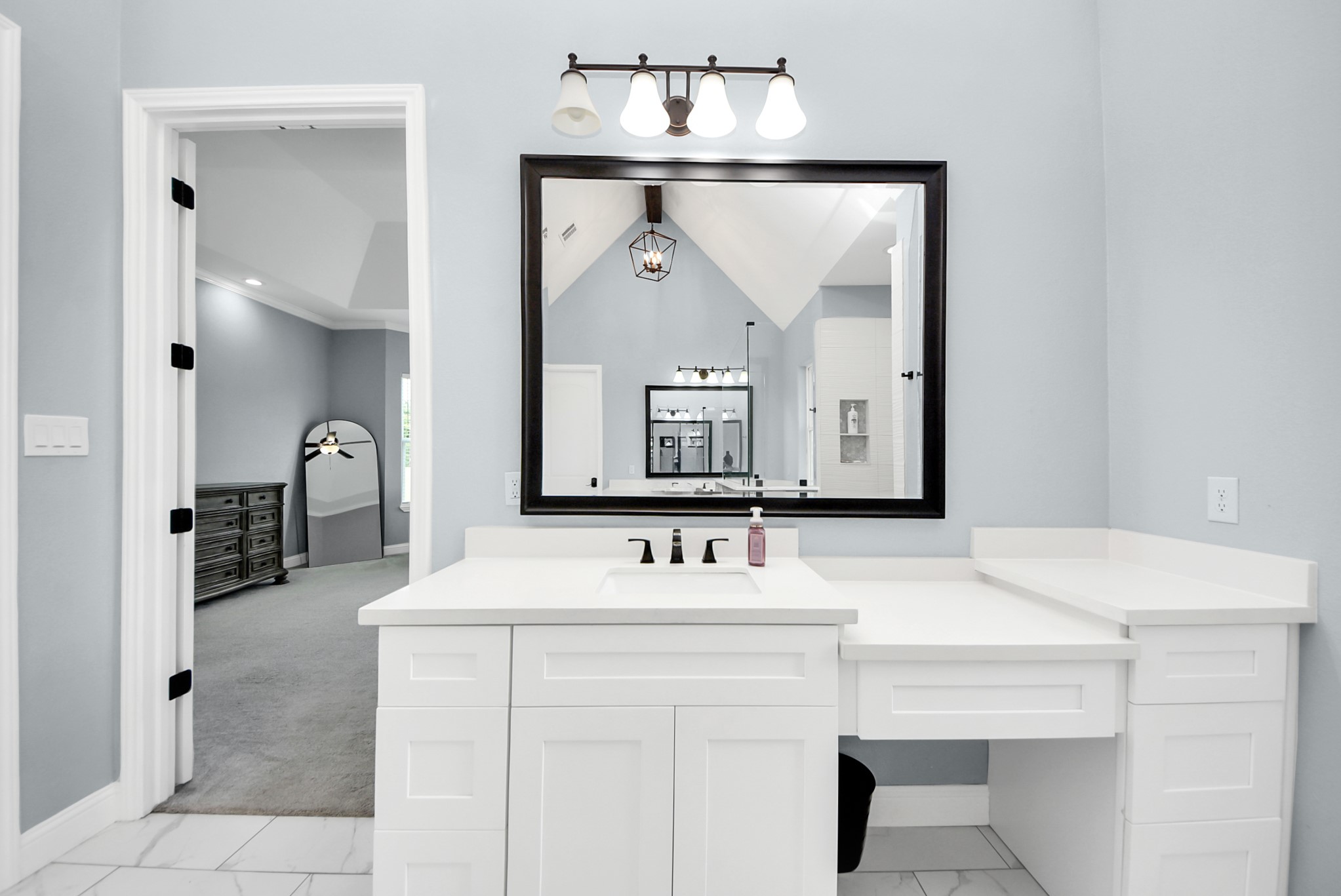 16626 Hamill Drive Rosharon, TX 77583 - Photo 23 of 42 HER VANITY