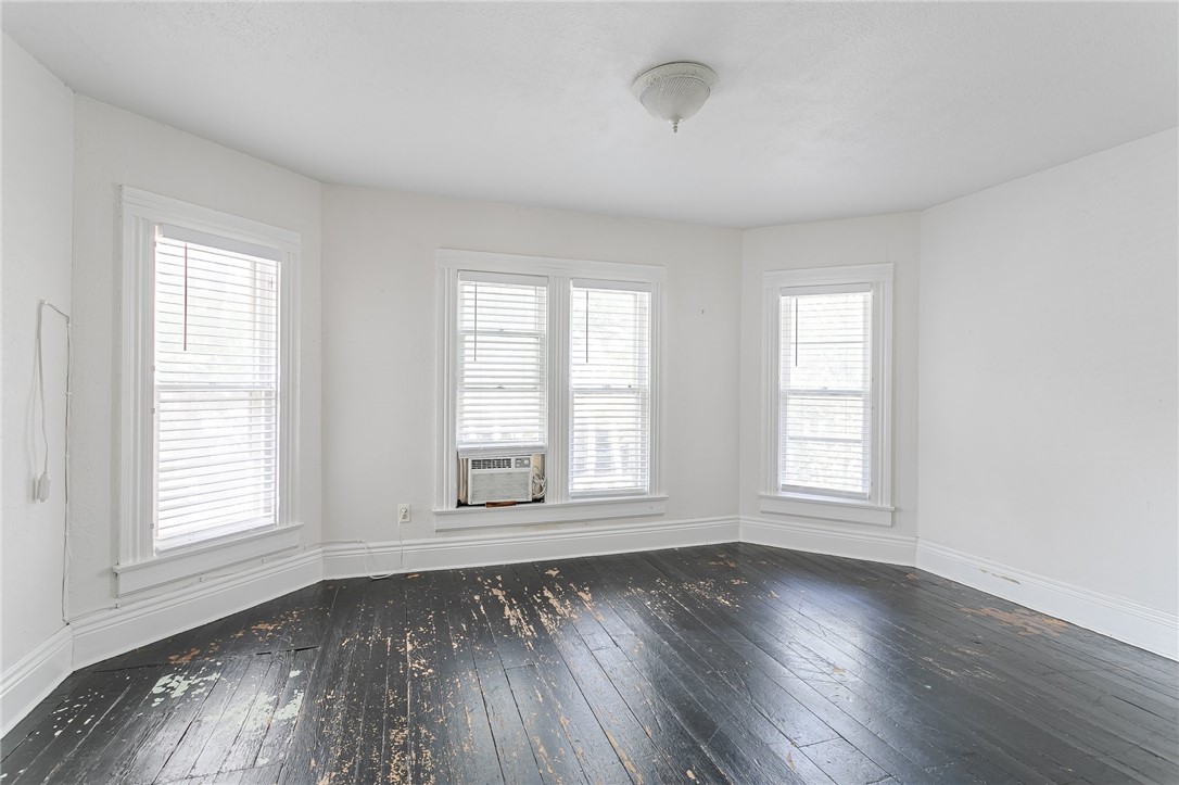 497 Averill Avenue Rochester, NY 14607 - Photo 17 of 28 Primary Bedroom