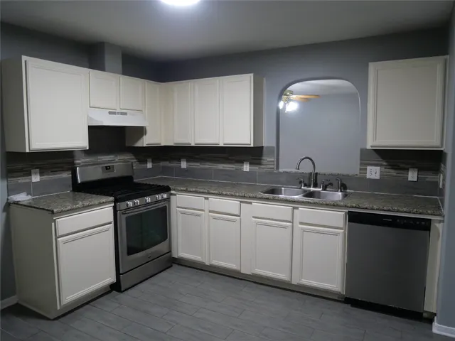 $1,825 | 11931 Panay Village Circle, Houston, TX 77048