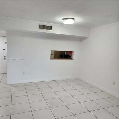 $2,285 | 8075 Southwest 107th Avenue, Unit 215, Miami, FL 33173