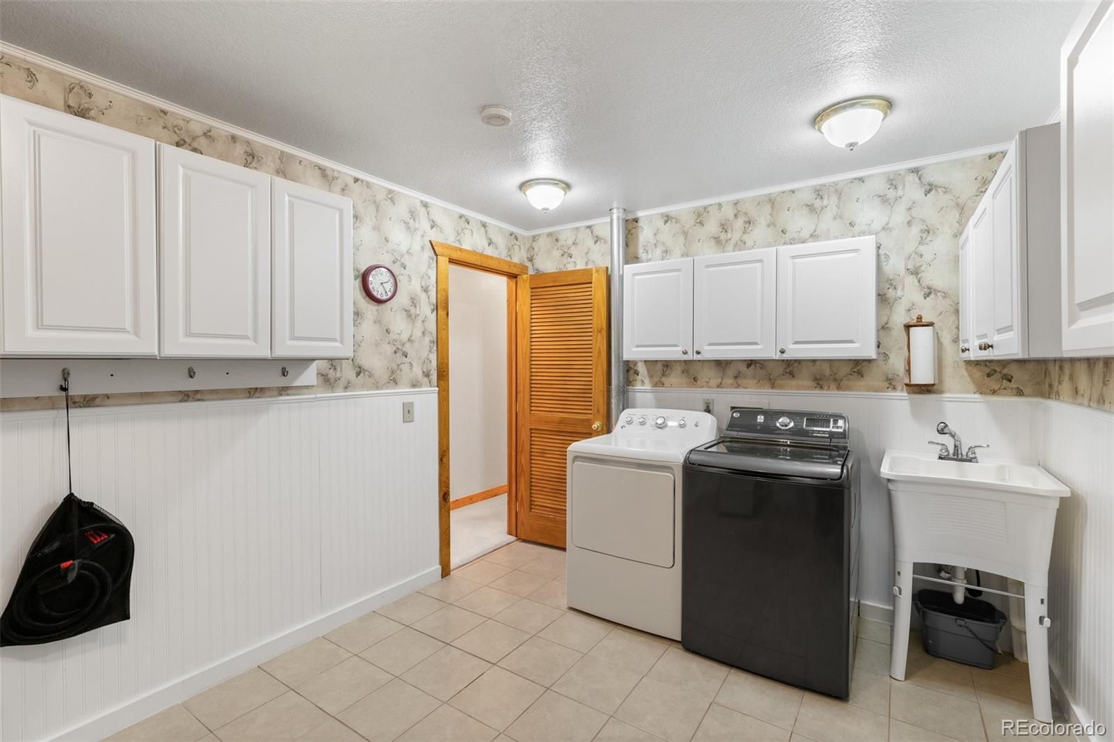 10248 Christopher Drive Conifer, CO 80433 - Photo 33 of 40 a kitchen with stainless steel appliances granite countertop a refrigerator stove and sink