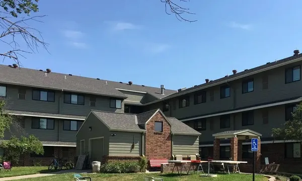 $886 | 737 North 22nd Street, Lincoln, NE 68503