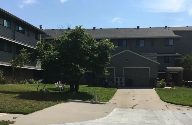 $886 | 737 North 22nd Street, Lincoln, NE 68503