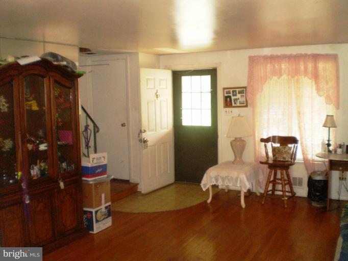 3707 Trent Road Randallstown, MD 21133 - Photo 9 of 17 Living Room