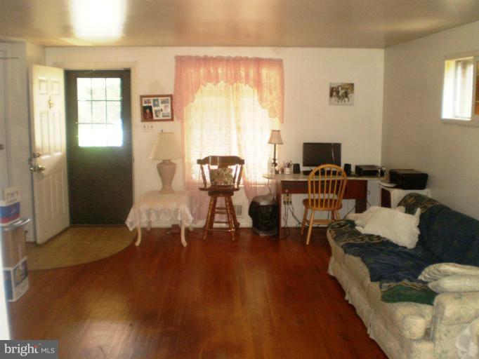 3707 Trent Road Randallstown, MD 21133 - Photo 10 of 17 Living Room