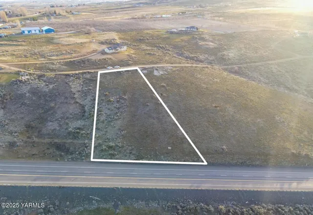 a view of a basket ball court