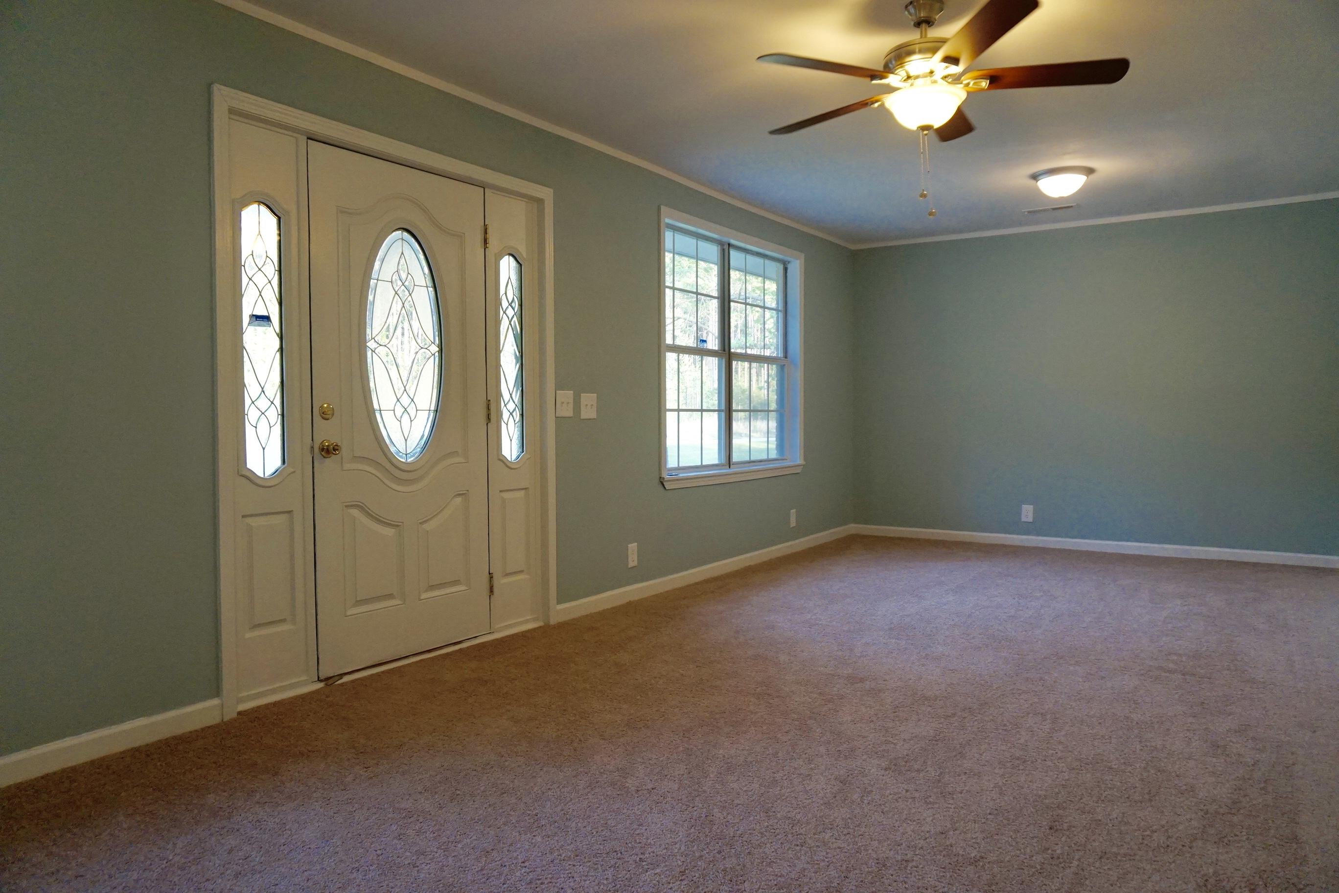 184 Target Road Holly Hill, SC 29059 - Photo 6 of 22 Large Family Space