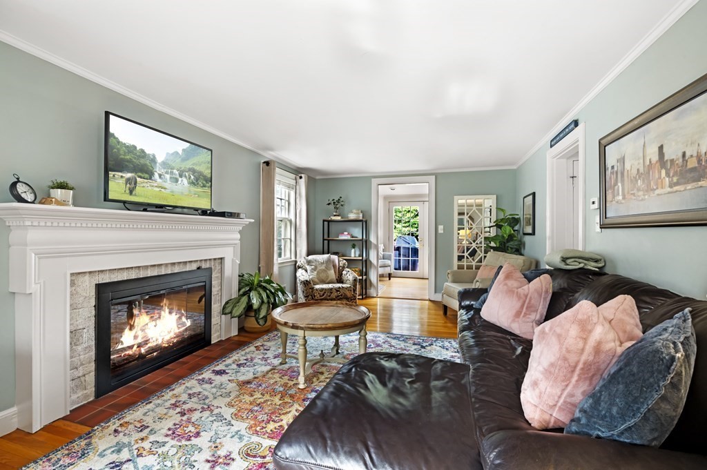 11 Leggs Hill Road Marblehead, MA 01945 - Photo 6 of 37 Gallery Image 6