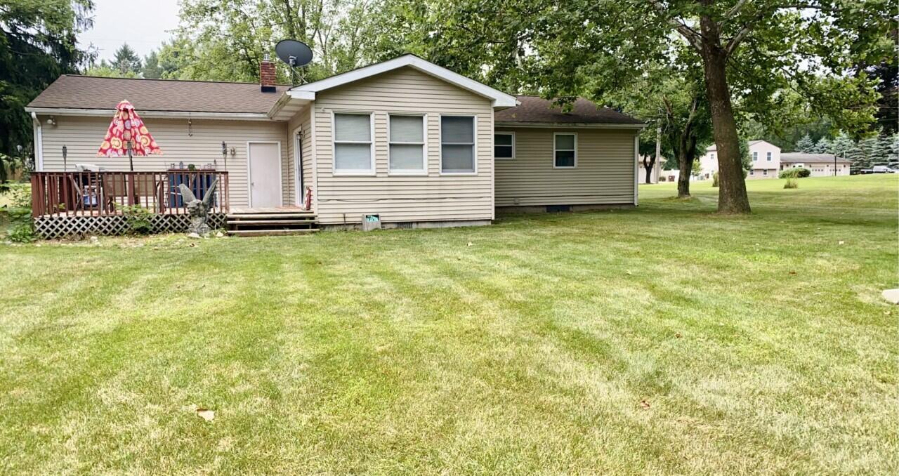 1662 Duguid Road Jackson, MI 49203 - Photo 3 of 19 Dug rear