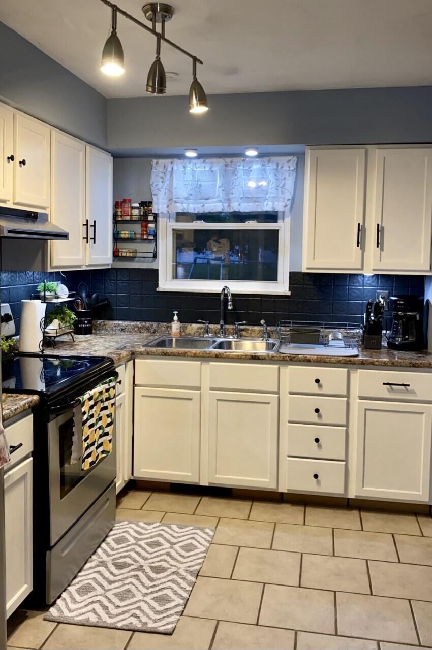 1662 Duguid Road Jackson, MI 49203 - Photo 8 of 19 du kitchen pic