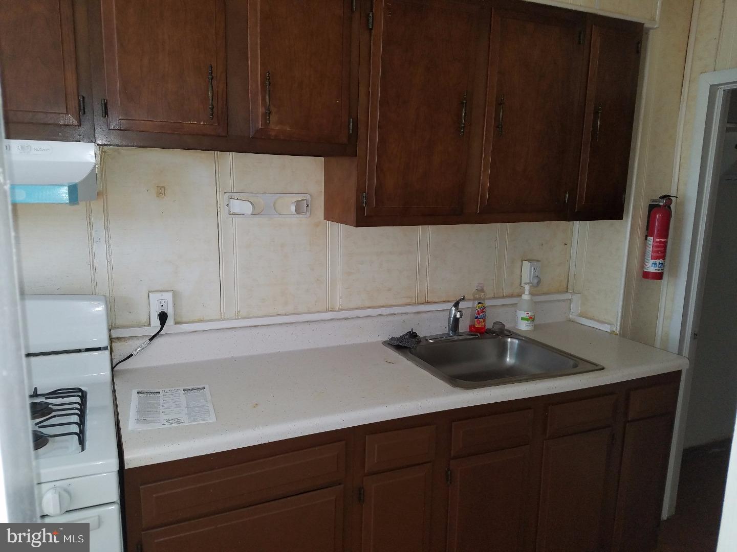 540 Hampden Road Upper Darby, PA 19082 - Photo 5 of 8 Kitchen