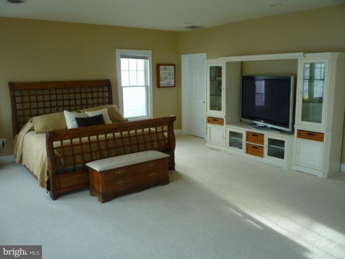 8563 Bay Road Pasadena, MD 21122 - Photo 16 of 25 Master Bedroom has large walk in closet.