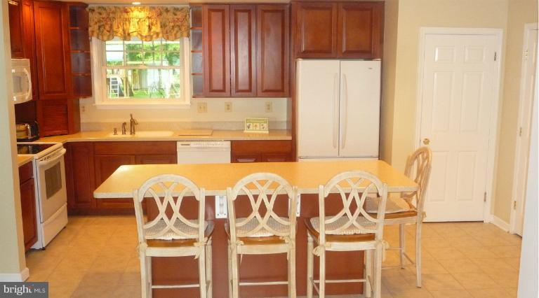 8563 Bay Road Pasadena, MD 21122 - Photo 7 of 25 New Kitchen Cabinets & Corian Counter Tops