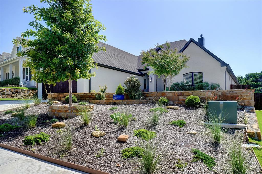 1208 Vly Rdg Drive Weatherford, TX 76087 - Photo 7 of 32 a backyard of a house with seating space