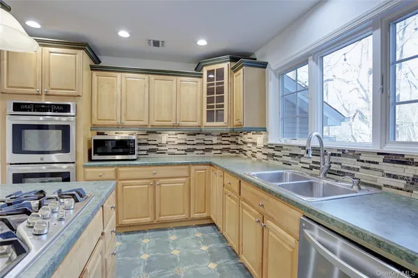 $999,000 | 21 Mile Road, Suffern, NY 10901