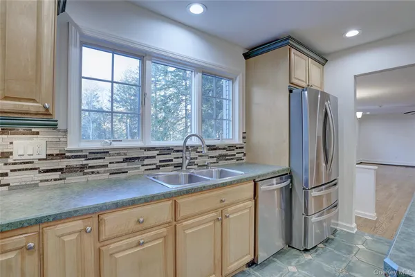 $999,000 | 21 Mile Road, Suffern, NY 10901