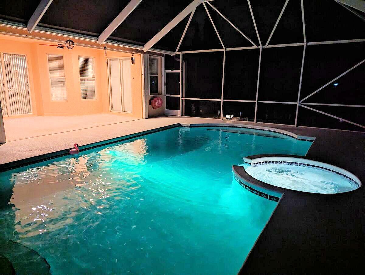 1-pool-night-with-light