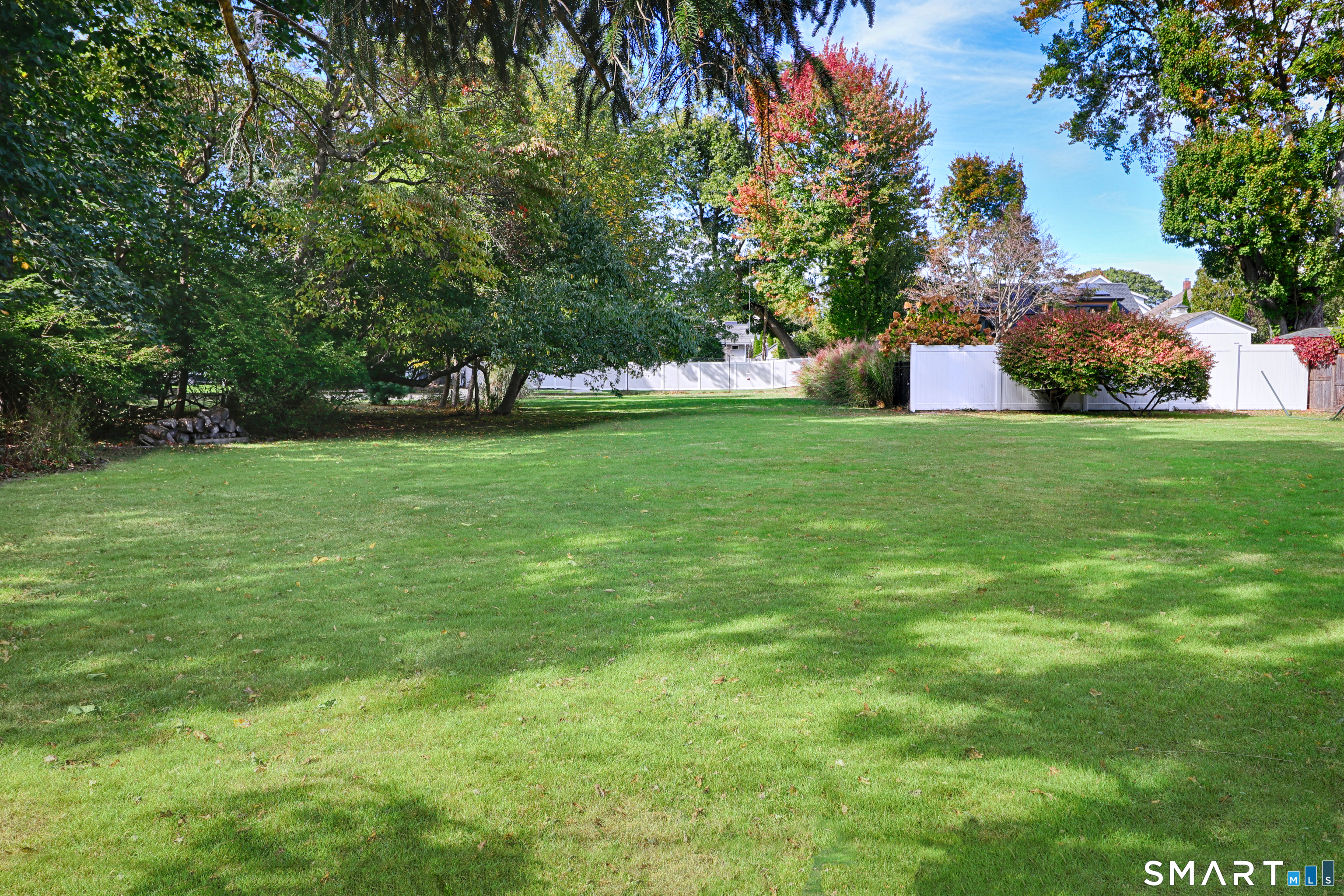 372 Rowland Road Fairfield, CT 06824 - Photo 3 of 37