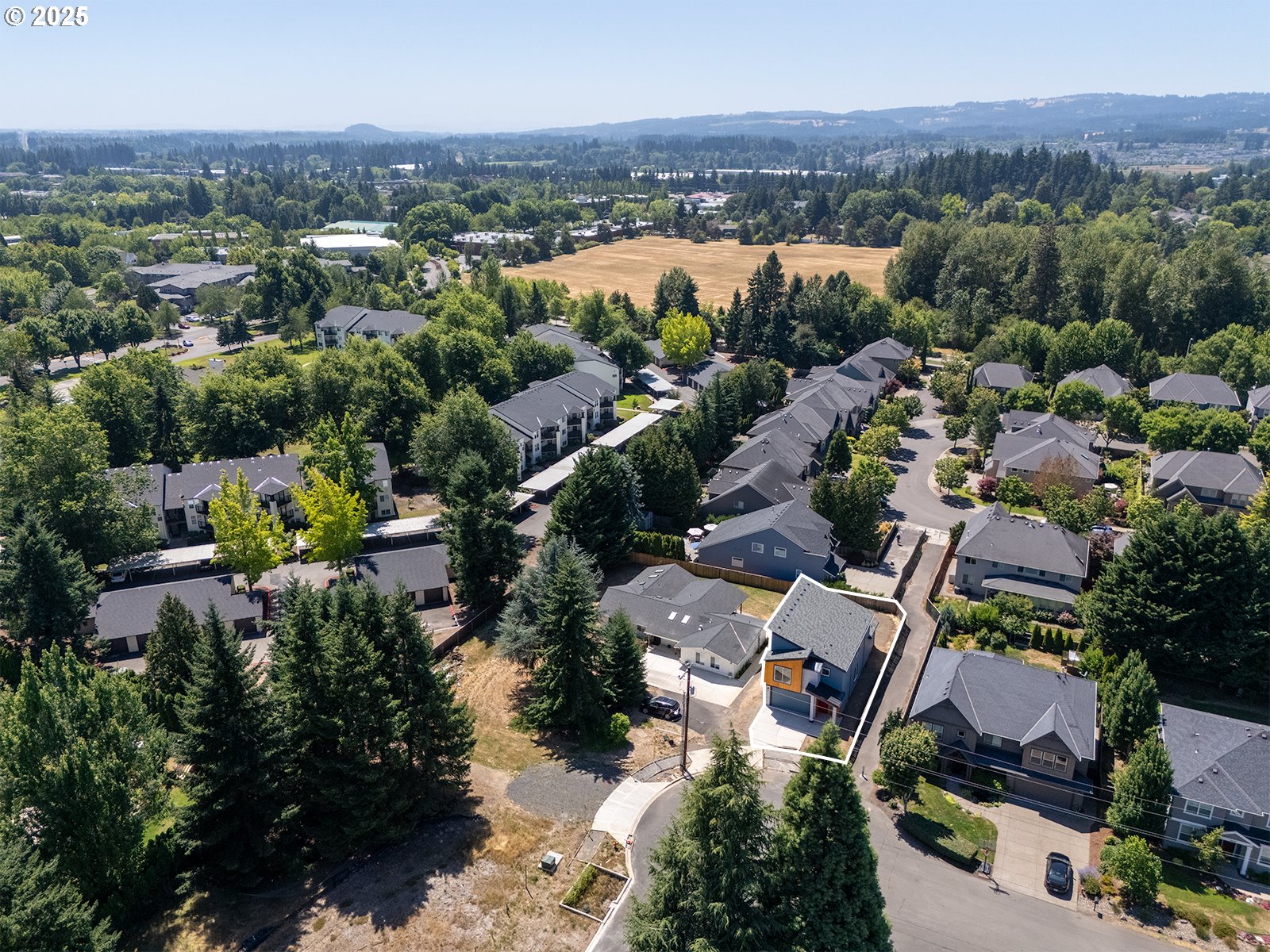 28683 Southwest Canyon Creek Road Wilsonville, OR 97070 - Photo 20 of 29 an aerial view of a city with lots of residential buildings and mountain view in back