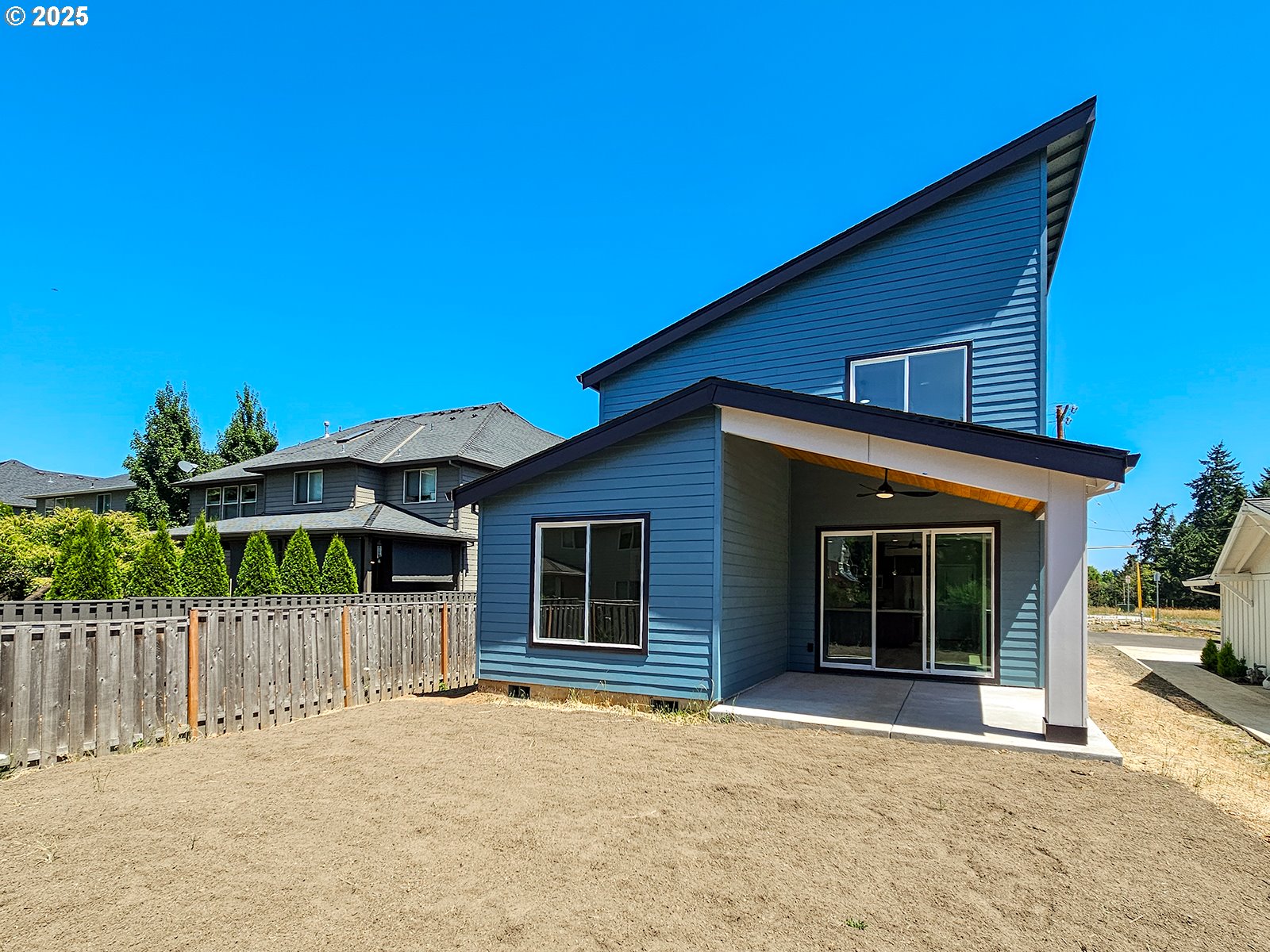 28683 Southwest Canyon Creek Road Wilsonville, OR 97070 - Photo 21 of 29 a house with a garden view