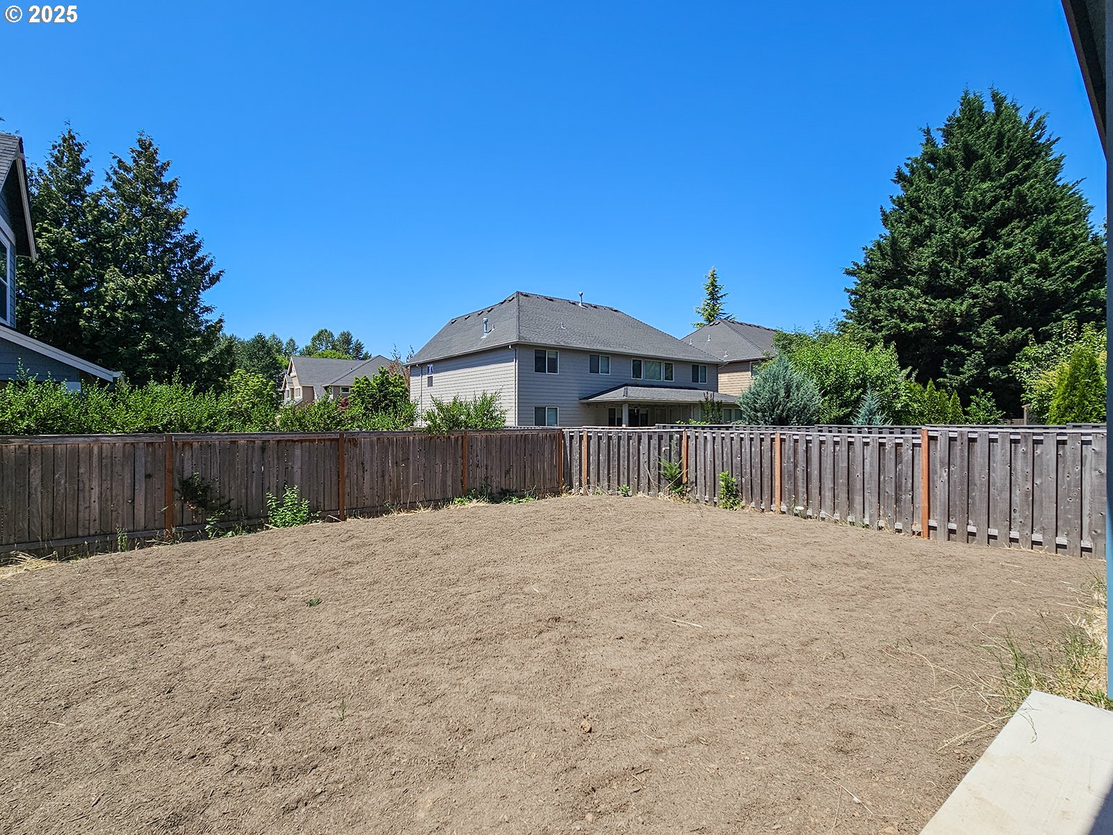 28683 Southwest Canyon Creek Road Wilsonville, OR 97070 - Photo 23 of 29 a backyard of a house with wooden fence