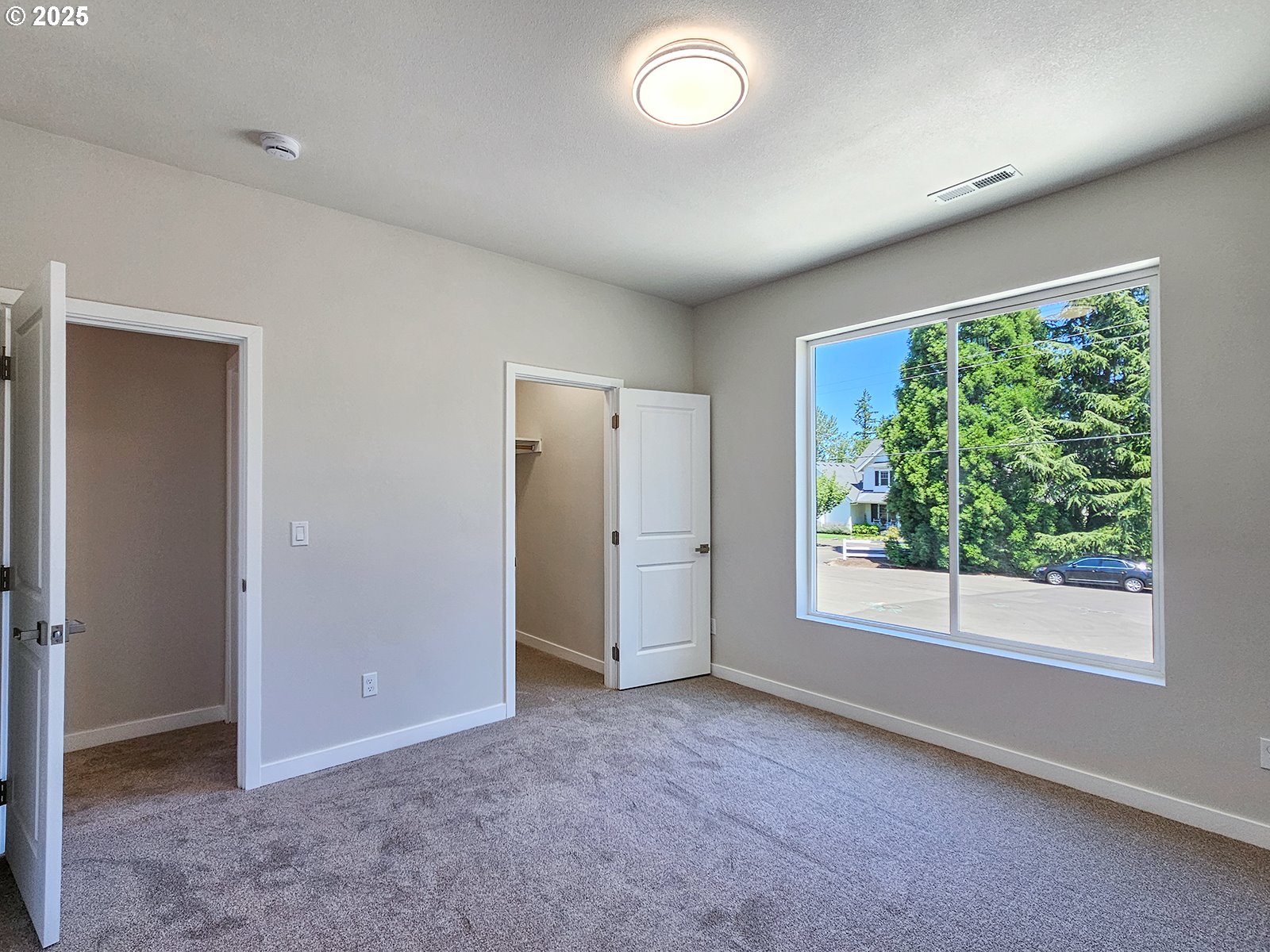 28683 Southwest Canyon Creek Road Wilsonville, OR 97070 - Photo 24 of 29 an empty room with windows and closet