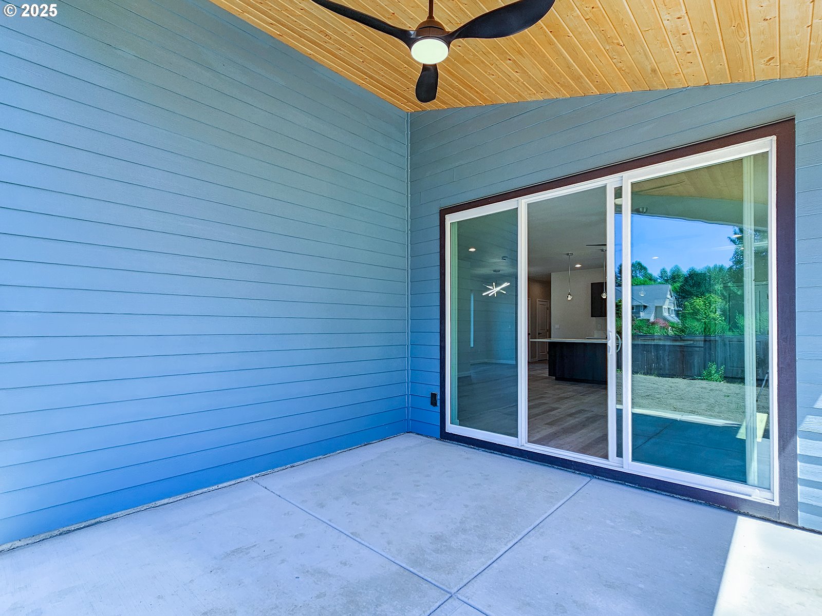 28683 Southwest Canyon Creek Road Wilsonville, OR 97070 - Photo 26 of 29 a view of a backyard