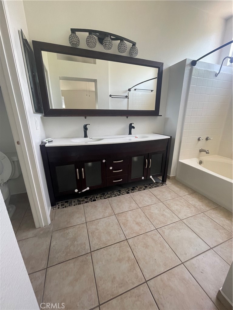 10245 Shale Lane Mentone, CA 92359 - Photo 12 of 18 Dual vanity primary bathroom