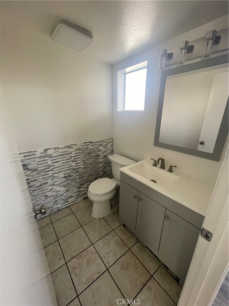 10245 Shale Lane Mentone, CA 92359 - Photo 13 of 18 1st floor bathroom