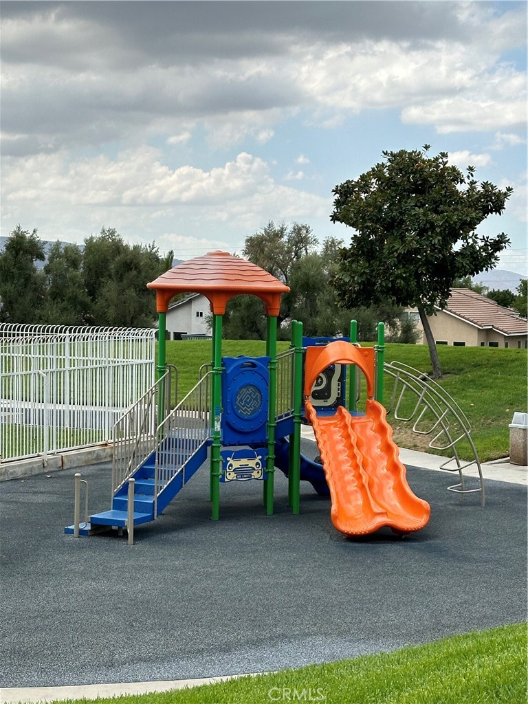 10245 Shale Lane Mentone, CA 92359 - Photo 17 of 18 Association Play Ground