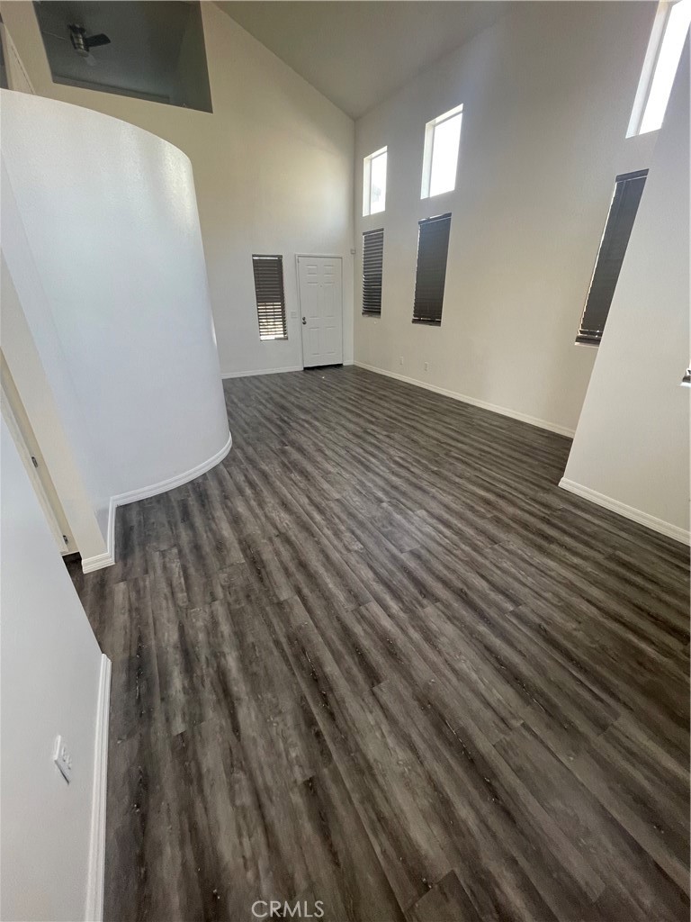 10245 Shale Lane Mentone, CA 92359 - Photo 3 of 18 Living room