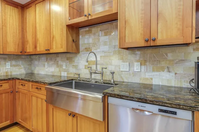 $545,000 | 255 River Road, Manchester, NH 03104