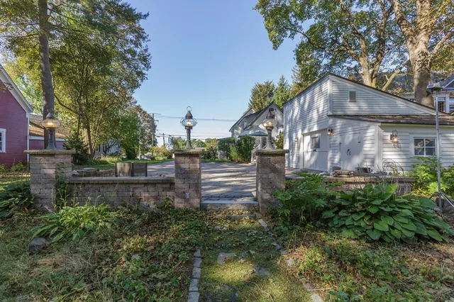 $545,000 | 255 River Road, Manchester, NH 03104