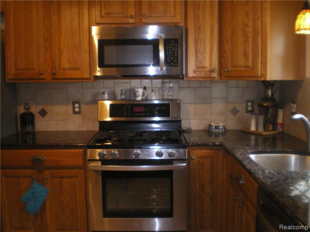 31525 West Road New Boston, MI 48164 - Photo 12 of 27 IMGP0194.JPG