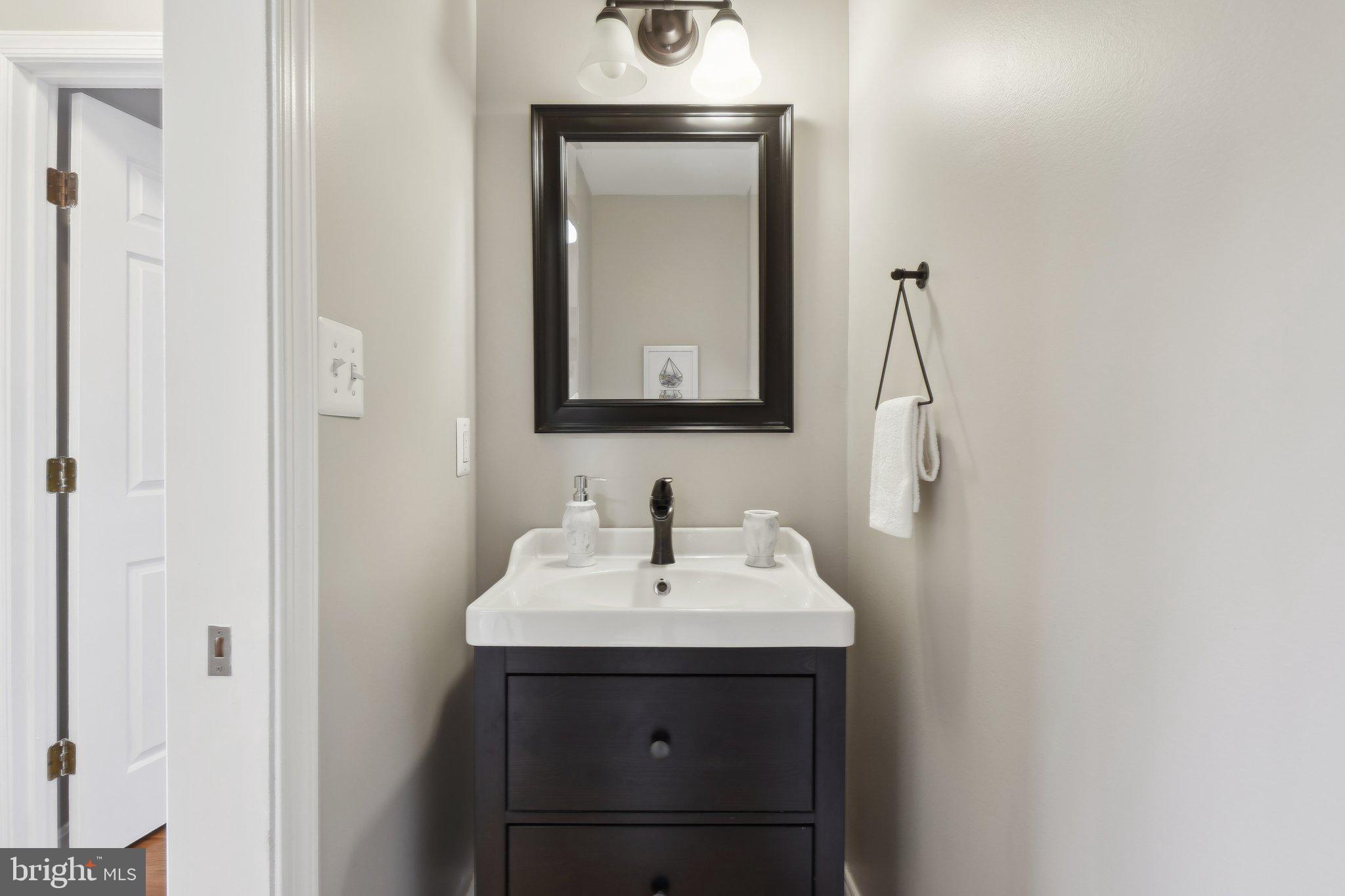 5058 27th Street North Arlington, VA 22207 - Photo 8 of 26 Gallery Image 8